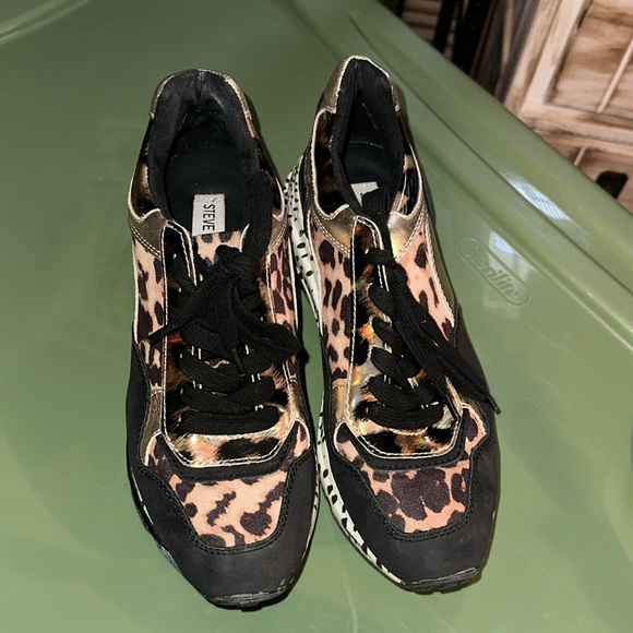 Steve Madden Sneakers - Picture 2 of 5